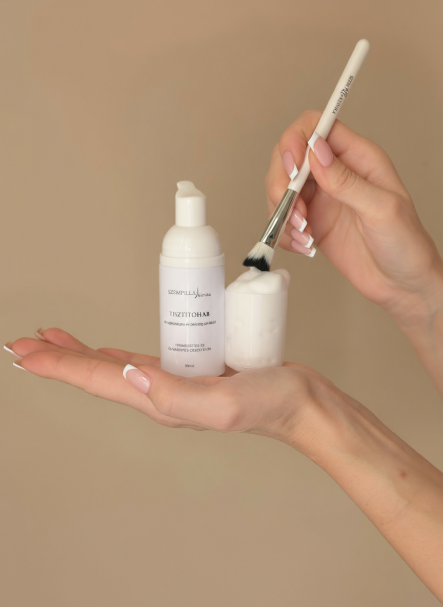 Tisztítóhab, szempilla sampon kis kiszerelés, kis méretű ecsettel.